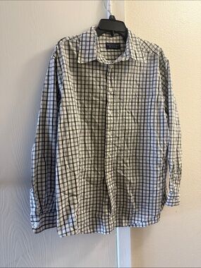 Roundtree & Yorke Men’s White and Blue Windowpane Button-Down Shirt